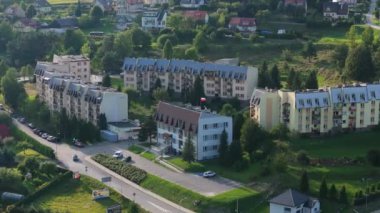 Güzel Peyzaj Evleri Dağları Bieszczady Polanczyk Hava Görüntüsü Polonya. Yüksek kalite 4k görüntü