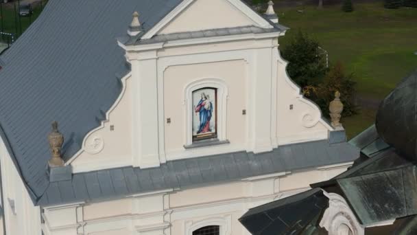 Schöne Landschaft Bild Kirche Uherce Mineralne Bieszczady Luftaufnahme Polen Hochwertiges — Stockvideo