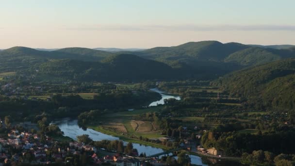 Beau Paysage Rivière San Sanok Montagnes Bieszczady Vue Aérienne Pologne — Video