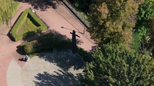 Schöner Heiliger Platz Kreuz Altstadt Sanok Luftaufnahme Polen Hochwertiges Filmmaterial — Stockvideo