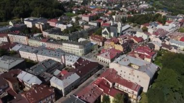 Güzel Peyzaj Kilisesi Sanok Kasabası Havadan Polonya. Yüksek kalite 4k görüntü