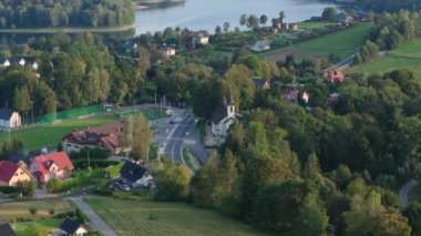 Manzara Kilisesi Bieszczady Gölü Polanczyk Hava Görüntüsü Polonya. Yüksek kalite 4k görüntü