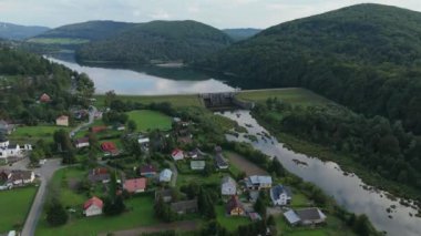 Güzel Manzara Barajı Myczkowce Gölü Dağları Bieszczady Hava Görüntüsü Polonya. Yüksek kalite 4k görüntü