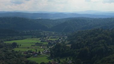 Güzel Peyzaj Dağları Bieszczady Uherce Mineralne Hava Manzarası Polonya. Yüksek kalite 4k görüntü