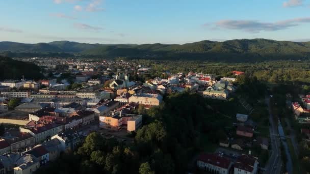 Piękne Wzgórze Krajobrazowe Stare Miasto Góry Sanockie Bieszczady Widok Powietrza — Wideo stockowe