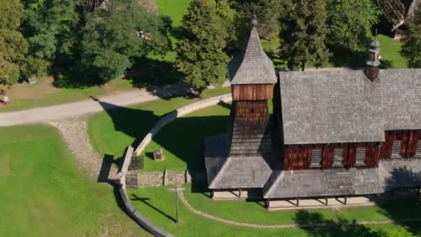 Gyönyörű Templom Szabadtéri Múzeum Skansen Sanok Bieszczady Aerial View Lengyelország — Stock videók