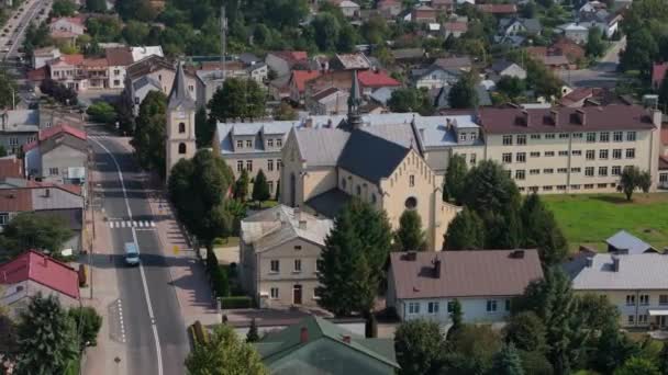 美丽的风景教堂Oleszyce Aerial View Poland 高质量的4K镜头 — 图库视频影像