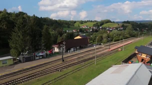 Schöner Bahnhof Uherce Mineralne Bieszczady Luftaufnahme Polen Hochwertiges Filmmaterial — Stockvideo