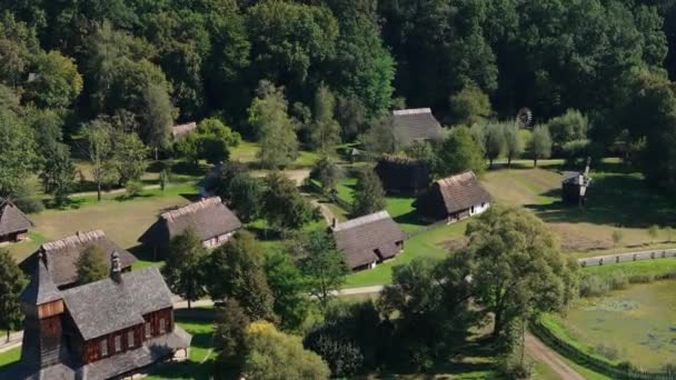美丽的露天博物馆Skansen Sanok Bieszczady Aerial View波兰 高质量的4K镜头 — 图库视频影像