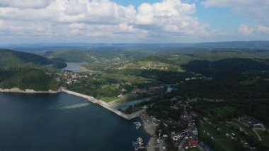 Güzel Manzara Barajı Solina Dağları Bieszczady Hava Manzarası Polonya. Yüksek kalite 4k görüntü