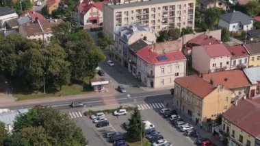 Şehir merkezindeki güzel Pazar Meydanı Radymno Havacılık Manzarası Polonya. Yüksek kalite 4k görüntü