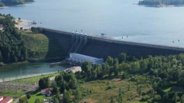 Güzel manzara Barajı Solina Gölü Bieszczady Hava Görüntüsü Polonya. Yüksek kalite 4k görüntü