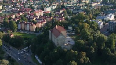 Güzel Royal Castle Old Town Hill Sanok Hava Manzarası Polonya. Yüksek kalite 4k görüntü