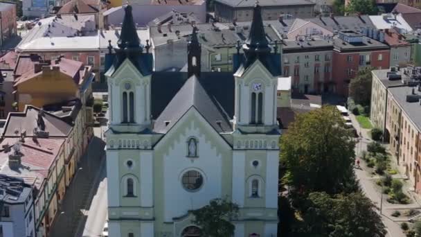 Hermosa Iglesia Ciudad Vieja Plaza Del Mercado Sanok Vista Aérea — Vídeos de Stock