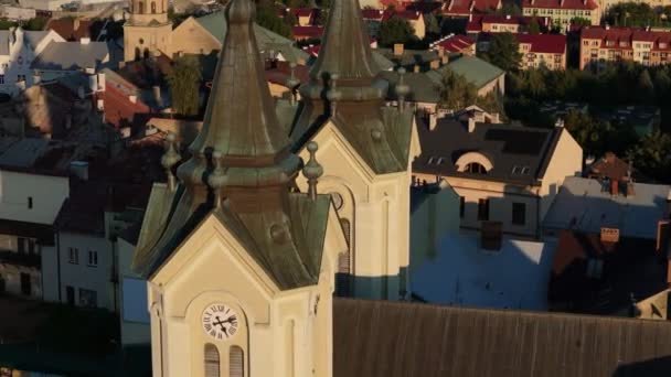 Hermosa Torre Iglesia Ciudad Vieja Sanok Vista Aérea Polonia Imágenes — Vídeos de Stock