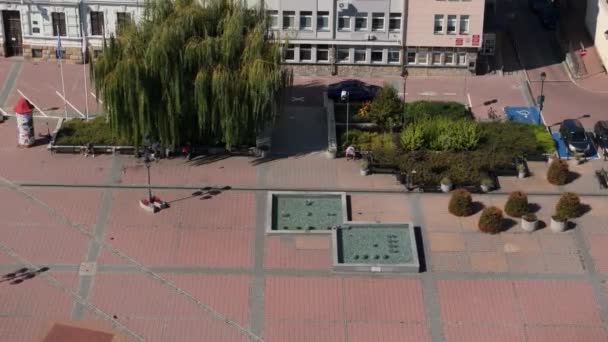 Mooie Fontein Oude Stadsplein Sanok Luchtfoto View Polen Hoge Kwaliteit — Stockvideo