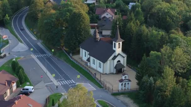 Landskap Church Bieszczady Polanczyk Antenn View Poland Högkvalitativ Film — Stockvideo