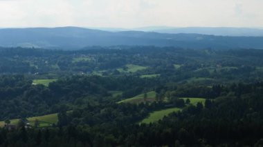 Güzel Peyzaj Dağları Bieszczady Uherce Mineralne Hava Manzarası Polonya. Yüksek kalite 4k görüntü