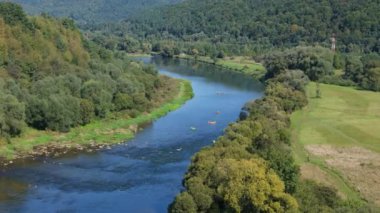 Manzara Kayak Nehri San Sanok Dağları Bieszczady Hava Manzarası Polonya. Yüksek kalite 4k görüntü