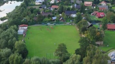 Güzel Manzara Stadyumu Myczkowce Bieszczady Hava Manzaralı Polonya. Yüksek kalite 4k görüntü