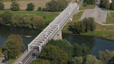 Güzel Köprü Nehri San Jaroslaw Hava Manzarası Polonya. Yüksek kalite 4k görüntü