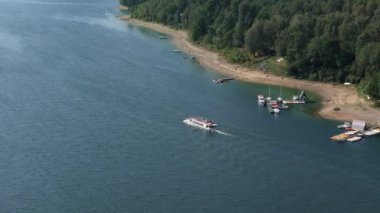 Güzel Tekne Gölü Solina Bieszczady Hava Manzaralı Polonya. Yüksek kalite 4k görüntü