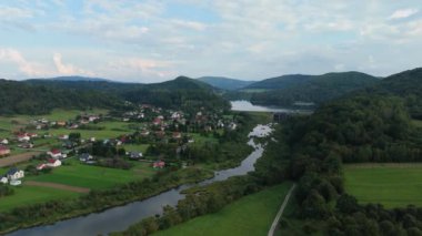 Güzel Manzara Barajı Myczkowce Gölü San Bieszczady Hava Görüntüsü Polonya. Yüksek kalite 4k görüntü