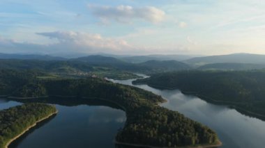 Güzel manzara Polanczyk Gölü Solina Bieszczady Hava Görüntüsü Polonya. Yüksek kalite 4k görüntü