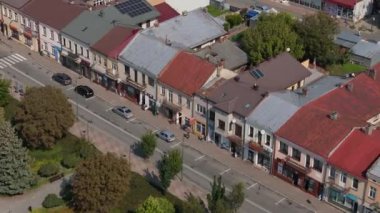 Şehir merkezindeki güzel cadde pazar meydanı Lubaczow Hava Manzarası Polonya. Yüksek kalite 4k görüntü