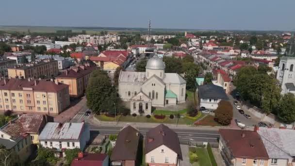 Vacker Landskapskyrka Downtown Lubaczow Antenn View Poland Högkvalitativ Film — Stockvideo