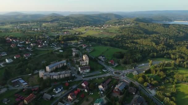 Şehir Merkezindeki Dağların Manzarası Bieszczady Polanczyk Hava Görüntüsü Polonya Yüksek — Stok video