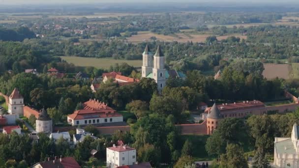 美丽的景观设计长城修道院奥法西两个雅罗斯拉夫航空观景波兰 高质量的4K镜头 — 图库视频影像