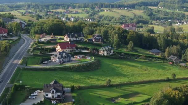 Beautiful Landscape Houses Mountains Bieszczady Polanczyk Αεροφωτογραφία Πολωνία Υψηλής Ποιότητας — Αρχείο Βίντεο