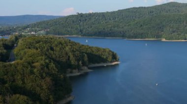Güzel Manzara Burnu Polanczyk Gölü Solina Bieszczady Hava Görüntüsü Polonya. Yüksek kalite 4k görüntü