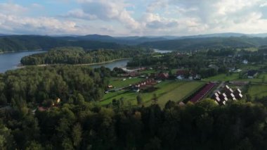 Güzel manzara Polanczyk Gölü Solina Bieszczady Hava Görüntüsü Polonya. Yüksek kalite 4k görüntü