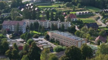 Güzel manzara daireleri Solina Aerial View Poland. Yüksek kalite 4k görüntü