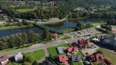 Güzel Peyzaj Nehri San Köprüsü Sanok Hava Manzarası Polonya. Yüksek kalite 4k görüntü