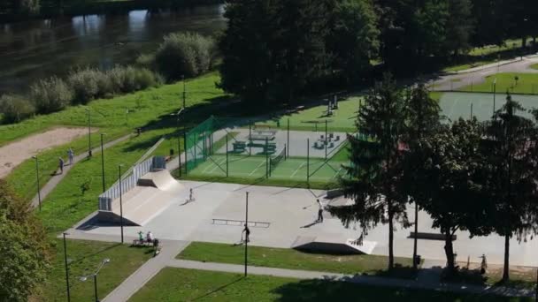 Magnifique Playgrund Skatepark Rivière San Sanok Vue Aérienne Pologne Images — Video
