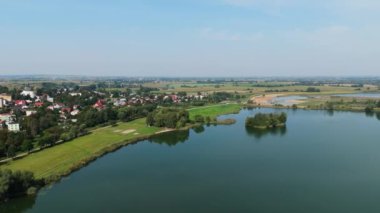 Güzel Peyzaj Gölü Zek Radymno Hava Görüntüsü Polonya. Yüksek kalite 4k görüntü