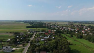 Güzel Peyzaj Konutları Oleszyce Hava Manzarası Polonya. Yüksek kalite 4k görüntü