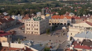 Güzel Tower Old Town Pazar Meydanı Konseyi Jaroslaw Hava Manzarası Polonya. Yüksek kalite 4k görüntü