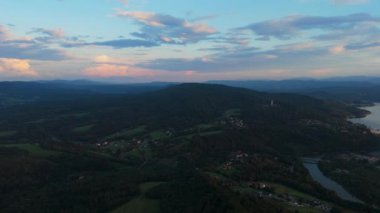 Güzel Peyzaj Gölü Solina Dağları Bieszczady Hava Görüntüsü Polonya. Yüksek kalite 4k görüntü