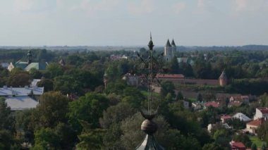 Güzel Tower Cross Eski Şehir Kilisesi Jaroslaw Hava Manzarası Polonya. Yüksek kalite 4k görüntü