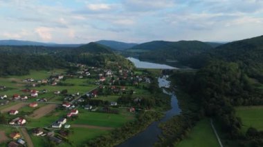 Güzel Manzara Barajı Myczkowce Gölü Dağları Bieszczady Hava Görüntüsü Polonya. Yüksek kalite 4k görüntü