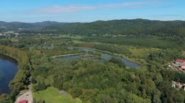Güzel Peyzaj Göletleri Dağları Bieszczady Sanok Hava Görüntüsü Polonya. Yüksek kalite 4k görüntü