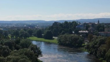 Güzel Peyzaj Nehri San Sanok Bieszczady Dağları Hava Görüntüsü Polonya. Yüksek kalite 4k görüntü