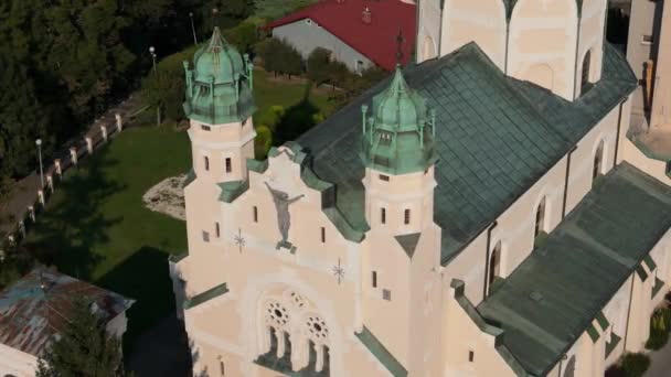 Krásná Věž Kostel Staré Město Jaroslaw Aerial View Polsko Vysoce — Stock video