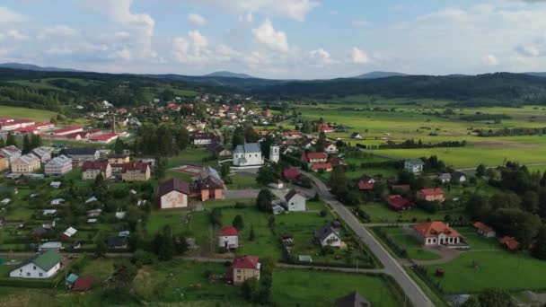 Schöne Landschaft Kirche Berge Bieszczady Uherce Mineralne Luftaufnahme Polen Hochwertiges — Stockvideo