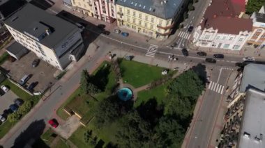 Güzel Downtown Fountain Sanok Hava Manzarası Polonya. Yüksek kalite 4k görüntü