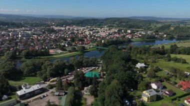 Güzel Peyzaj Evleri San Dağları Bieszczady Sanok Hava Manzarası Polonya. Yüksek kalite 4k görüntü